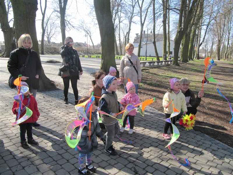 Więcej o: Powitanie wiosny przez dzieci z Akademii Malucha